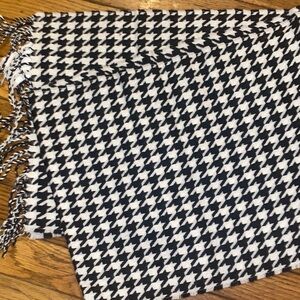 Black and White Houndstooth Scarf